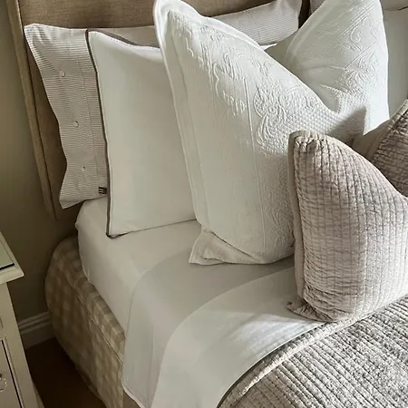 Church Gate Farm B&B 해러게이트